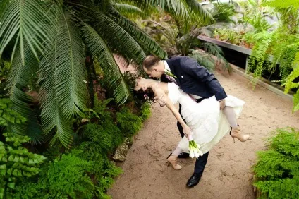 Місця для весільної фотосесії взимку і в дощ (фотосесії потрібно домовлятися) Місця для весільної фотосесії взимку і в дощ