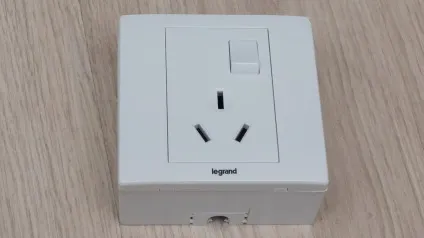 Позбавляємося від перехідників - монтаж розетки legrand en15 type i (розетки) Позбавляємося від перехідників - монтаж розетки legrand en15 type i