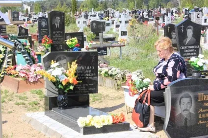 Штучні квіти чорний бізнес, який засуджують і екологи, і церква (екологи) Штучні квіти чорний бізнес, який засуджують і екологи, і церква