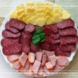 М'ясна нарізка на святковий стіл ідеї оформлення з фото (нарізка) М'ясна нарізка на святковий стіл ідеї оформлення з фото