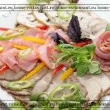 М'ясна нарізка на святковий стіл ідеї оформлення з фото (красиво оформити м'ясну) М'ясна нарізка на святковий стіл ідеї оформлення з фото