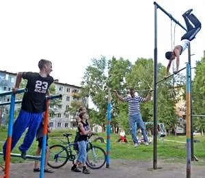 Накачатися на турніку і брусах (турніку) Накачатися на турніку і брусах
