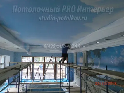 Натяжна стеля в басейні