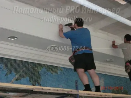 Натяжна стеля в басейні