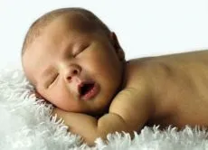 Новонароджений смикається уві сні (смикається) Новонароджений смикається уві сні