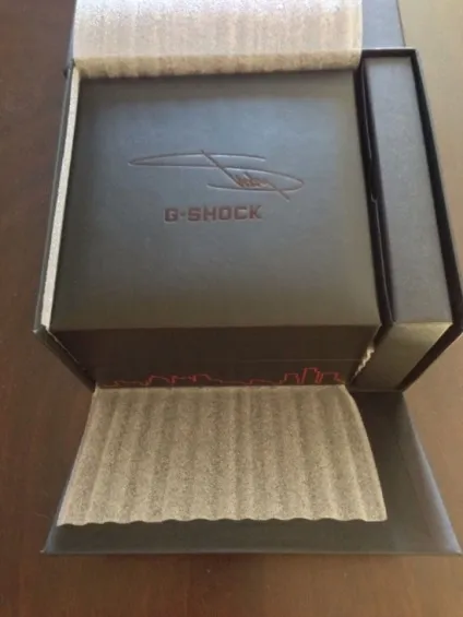 Огляд годин casio g-shock x eminem gdx6900mnm 30th anniversary з автографом Емінема (gdx6900mnm-1) Огляд годин casio g-shock x eminem gdx6900mnm 30th anniversary з автографом Емінема