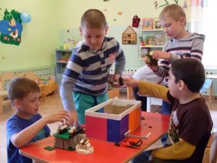 Один день з життя дитячого саду (дошкільнята) Один день з життя дитячого саду