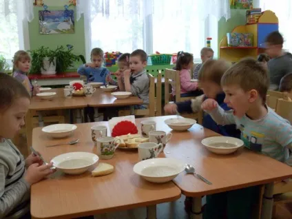 Один день з життя дитячого саду (середню освіту) Один день з життя дитячого саду