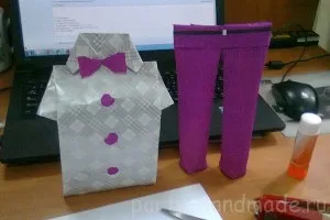 Оригінальна упаковка подарунка чоловікові у вигляді сорочки і штанів, свято своїми руками (подарунка) Оригінальна упаковка подарунка чоловікові у вигляді сорочки і штанів, свято своїми руками