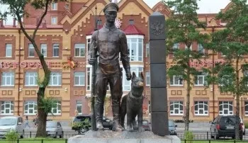 Пам'ятник прикордоннику з собакою в Благовєщенську - де знаходиться (прикордоннику) Пам'ятник прикордоннику з собакою в Благовєщенську - де знаходиться