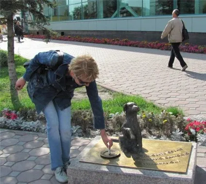Пам'ятник бездомному собаці