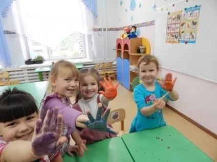 Плакат на 8 березня в школі і в дитячому саду своїми руками - як оформити стінгазету для колег і