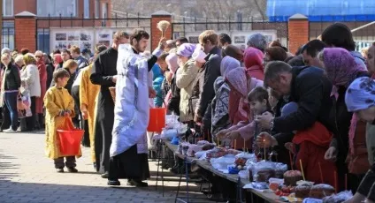 Чому в церкві не можна підпалювати свою свічку від поруч стоїть (церкви) Чому в церкві не можна підпалювати свою свічку від поруч стоїть