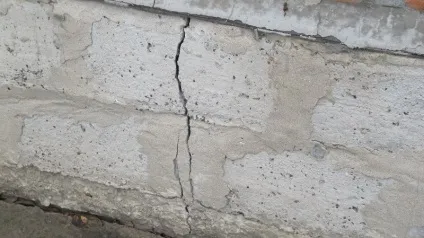 Чому тріскаються стіни будинків, центр котеджного будівництва