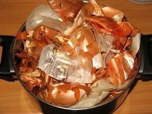 Фарбування яєць цибулевим лушпинням