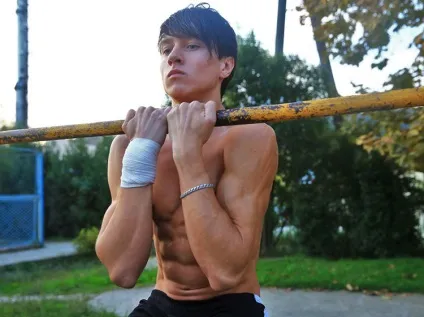 Підтягування вузьким хватом на турніку прямим і зворотним, які м'язи працюють при різній постановці (підтягування вузьким хватом на турніку) Підтягування вузьким хватом на турніку прямим і зворотним, які м'язи працюють при різній постановці