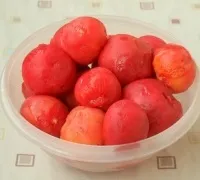 Помідори без шкірки в томатному соку фото рецепт приготування (рецепт) Помідори без шкірки в томатному соку фото рецепт приготування
