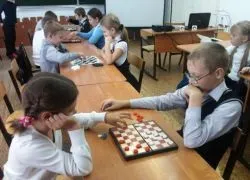 Правила гри в шашки для початківців дітей (початківців) Правила гри в шашки для початківців дітей