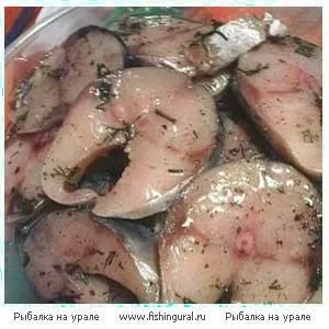 Річкова риба пряного посолу