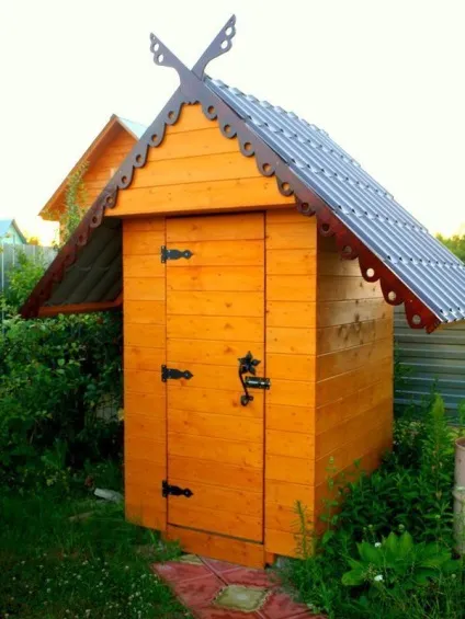 Реставрація старого дачного туалету, чи нове життя старих речей (туалету) Реставрація старого дачного туалету, чи нове життя старих речей