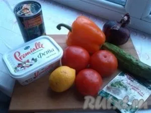 Салат з капусти, редиски і огірків - готуємо покроково з фото