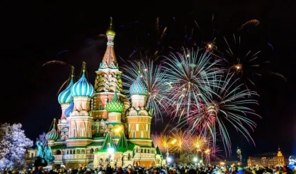 Салют 12 червня в Москві буде запущений в 22 00, Київ, вечірній кур'єр (деньУкаіни) Салют 12 червня в Москві буде запущений в 22 00, Київ, вечірній кур'єр