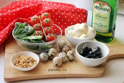 Салат з моцарелою і помідорами чері (черрі) Салат з моцарелою і помідорами чері