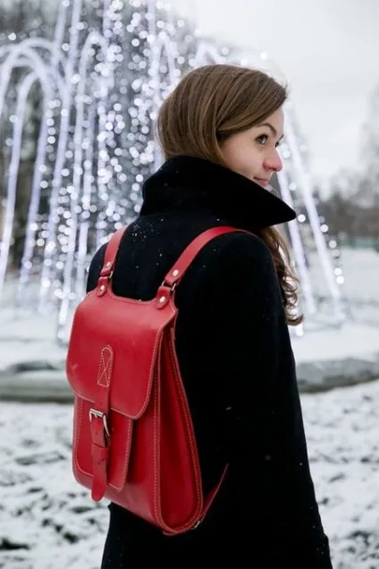 З чим носити червону сумку, клатч або рюкзак 20 ефектних образів, trendy-u (з чим носити червоний клатч) З чим носити червону сумку, клатч або рюкзак 20 ефектних образів, trendy-u