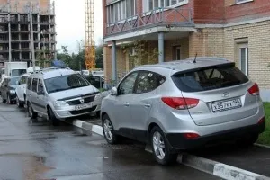 Штраф за паркування на тротуарі в 2017 році правила, чи дозволений заїзд, розмір (правила) Штраф за паркування на тротуарі в 2017 році правила, чи дозволений заїзд, розмір