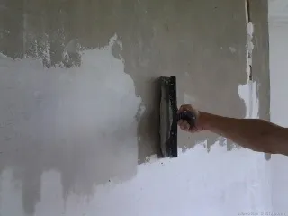 Штукатурка стін під шпалери своїми руками відео