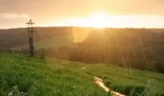 З якою метою чоловік йде до річки