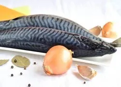 Скумбрія в духовці - рецепти з фото (Рибу размораживаем видаляємо) Скумбрія в духовці - рецепти з фото