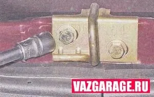 Знімаємо кришку багажника на ваз 2107 (знака) Знімаємо кришку багажника на ваз 2107