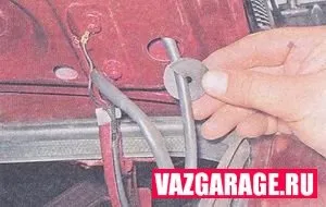Знімаємо кришку багажника на ваз 2107 (проводів) Знімаємо кришку багажника на ваз 2107