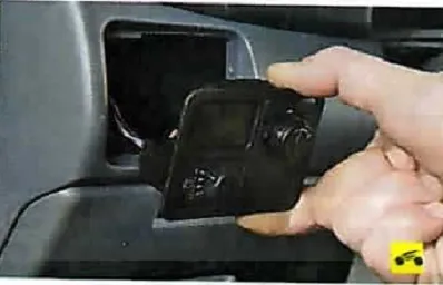 Зняття, розбирання та встановлення панелі приладів на nissan almera classic (панелі) Зняття, розбирання та встановлення панелі приладів на nissan almera classic