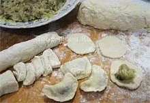 Тісто для вареників - рецепт з покроковими фото