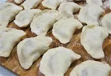 Тісто для вареників - рецепт з покроковими фото