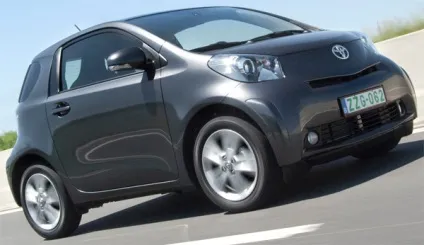 Toyota iq - японський Смартік
