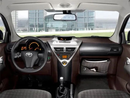 Toyota iq - японський Смартік