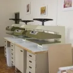 Ділянка реставрації документів, український державний архів науково-технічної документації (Обладнання реставраційних майстерень) Ділянка реставрації документів, український державний архів науково-технічної документації