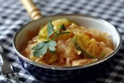Тушкована капуста з кабачками