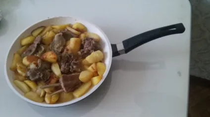 Тушковані реберця з картоплею (картоплею) Тушковані реберця з картоплею