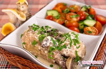 Тушкована курка в сметані