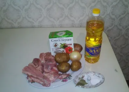 Тушковані реберця з картоплею (картоплею) Тушковані реберця з картоплею