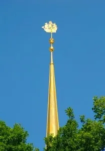 Прикраса верхньої конструкції будівлі шпилем (верхньої) Прикраса верхньої конструкції будівлі шпилем