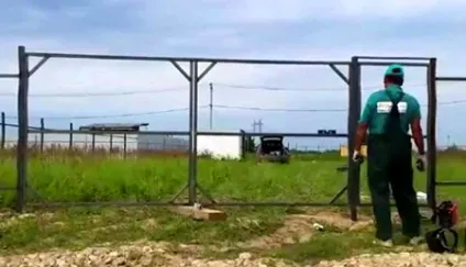 Установка воріт з профнастилу з хвірткою своїми руками фото і відео (ворота хвіртка профнастил установка) Установка воріт з профнастилу з хвірткою своїми руками фото і відео