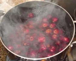 Вишні заготовляємо про запас - вишня (водою нагрітої градусів) Вишні заготовляємо про запас - вишня