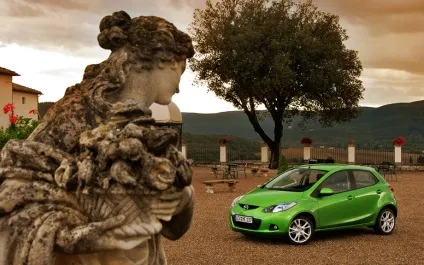 З'ясовуємо цікаві подробиці про хетчбек mazda2