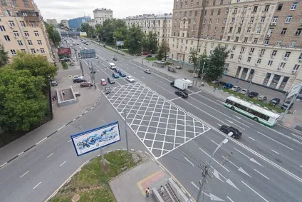 У Москві почали штрафувати за виїзд на перехрестя (заборонний сигнал світлофора) У Москві почали штрафувати за виїзд на перехрестя