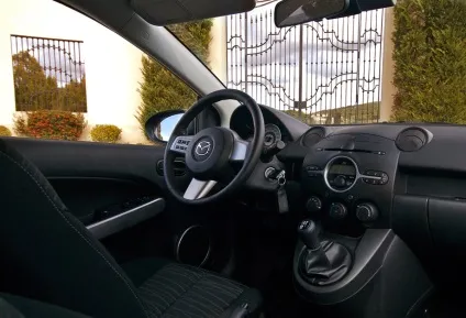З'ясовуємо цікаві подробиці про хетчбек mazda2